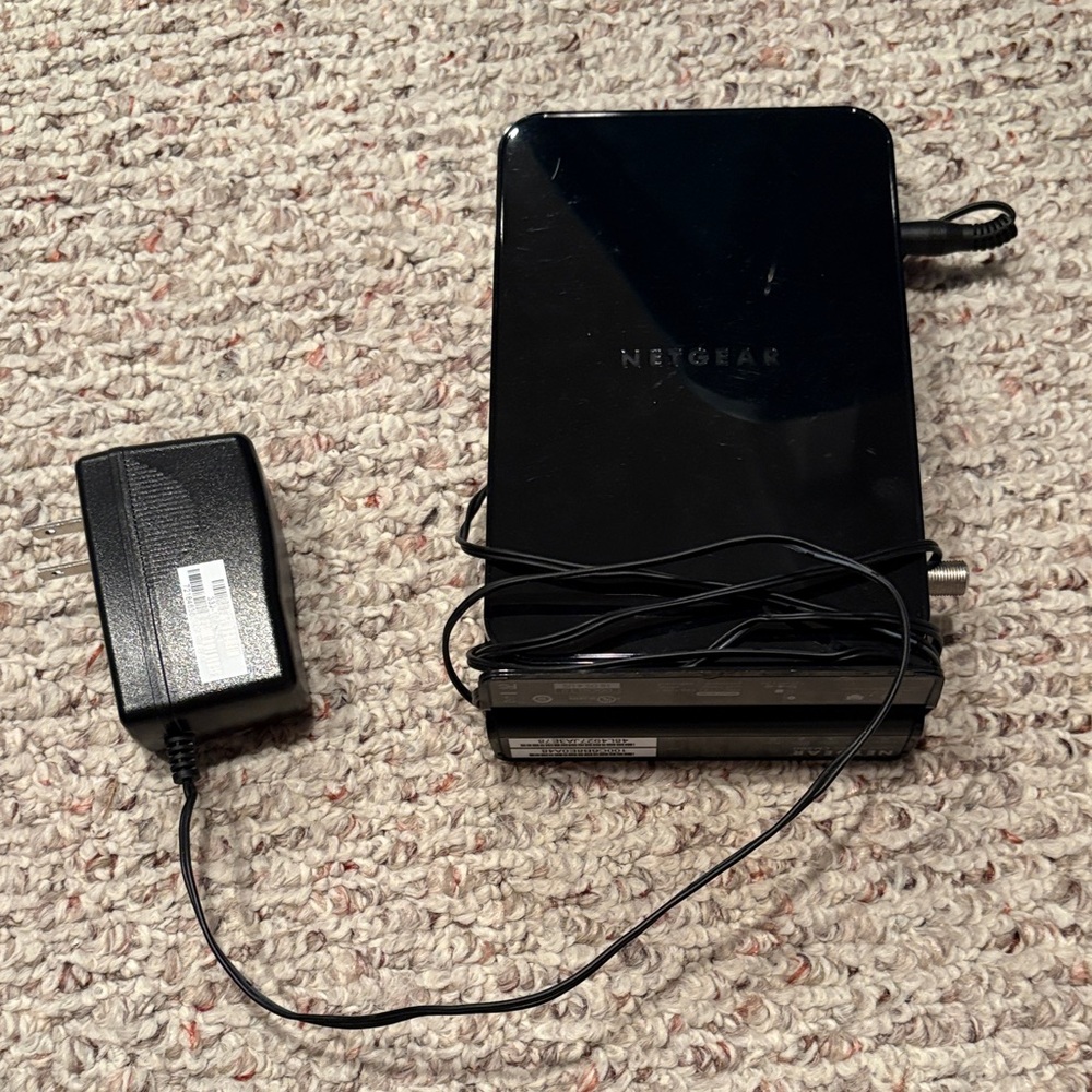 Netgear Glossy Black Router with Adapter